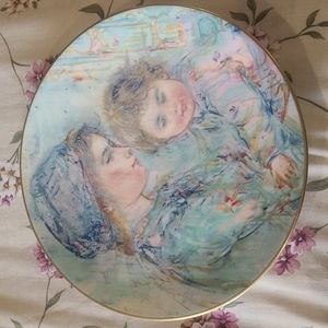 Royal Doulton EDNA HIBEL Colette and Child Mothers Day 8.5" Collector Plate 1973